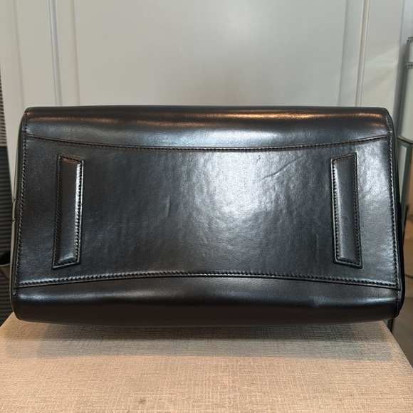 Givenchy Antigona Medium Bag - Picture 7 of 11